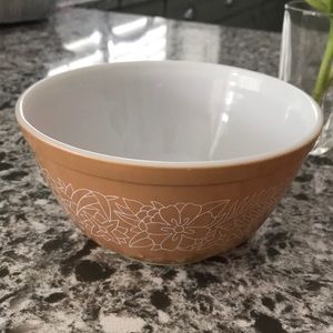 Vintage pyrex #402 woodland light brown mixing bowl.